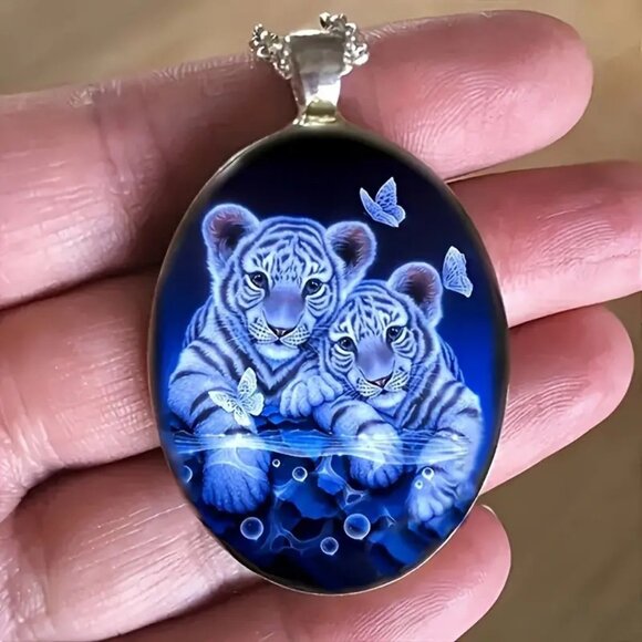 Silver Oval Shaped TIGER Pendant Necklace - Picture 1 of 6